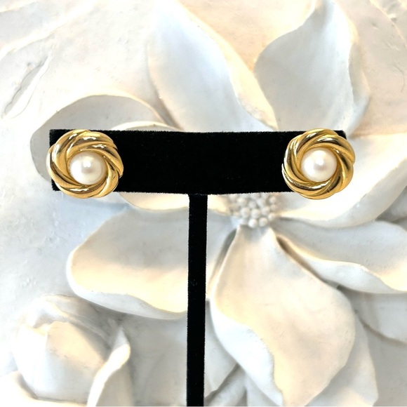 Vintage Gold Tone Faux Pearl Earrings - Picture 6 of 8